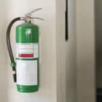 Cómo inspeccionar un extintor de incendios en 3 minutos fire-extinguisher-inspection-1.png