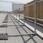 5 cosas a tener en cuenta al comprar una barandilla permanent-non-penetrating-guardrail.jpeg